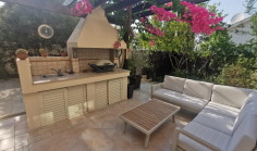 Luxury 5 bedroom house with swimming pool for sale in Aglantzia