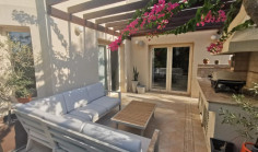 Luxury 5 bedroom house with swimming pool for sale in Aglantzia