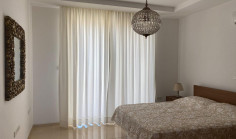 6 bedroom villa with swimming pool to rent in Peyia