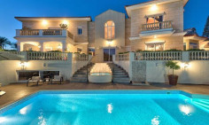 5 bedroom house with swimming pool to rent in Agios Tychonas