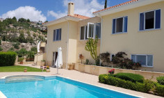5 bedroom bungalow with swimming pool for sale in Kamares