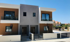 Detached 2 bedroom house 