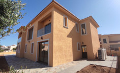 4 bedroom villa with swimming pool for sale in Chloraka