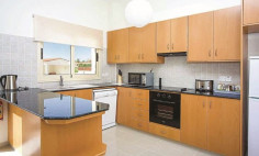 Lovely 3 bedroom house with swimming pool for sale in Coral Bay