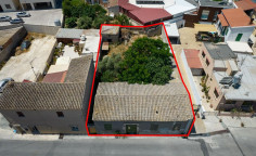 Residendial plot with an old listed house in Aradippou, Larnaca , Larnaca