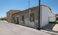 Residendial plot with an old listed house in Aradippou, Larnaca , Larnaca