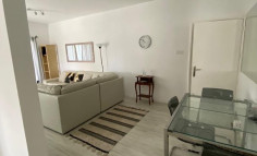 2 bedroom apartment with swimming pool to rent in Agios Tychonas