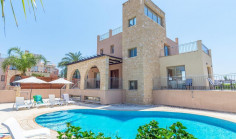 Large 4 bedroom furnished house with swimming pool for sale in Poli Crysochous