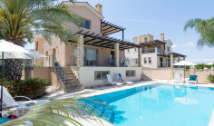3 bedrooms furnished house with swimming pool for sale in Poli Crysochous