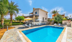 Spacious 3 bedroom furnished house with swimming pool for sale in Poli Crysochous