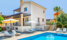 Spacious 3 bedroom furnished house with swimming pool for sale in Poli Crysochous