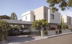 Large for bedrooms house with swimming pool for sale in Agios Tychonas