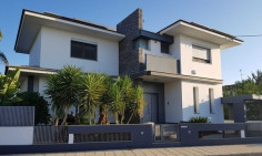 5 bedroom house with swimming pool for sale in Kokkinotrimithia
