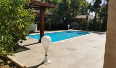 5 bedroom house with swimming pool to rent in Mesovounia