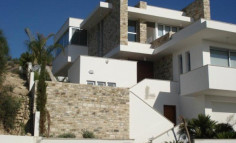 5 bedroom house with swimming pool for sale in Oroklini