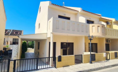 3 bedroom maisonette for sale in Ormideia