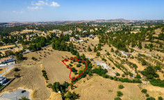 Residential 1688 m2 for sale in Lythrodontas, Nicosia
