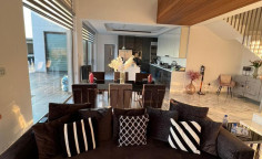 Spacious 4 bedroom house with swimming pool to rent in Peyia