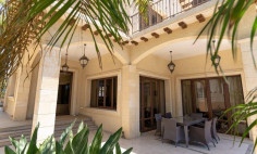 Spacious 4 bedroom house with swimming pool for sale in Amathus area