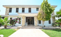 Detached villa in Dromolaxia, Larnaca 