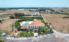 Detached villa in Dromolaxia, Larnaca 