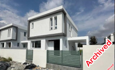 3 bed house with swimming pool for sale in Moni