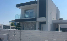 Beautiful 3 bedrooms house with swimming pool for sale in Moni