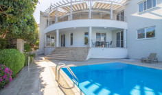 4 bedrooms house with swimming pool for sale in Peyia