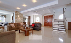 6 bedroom furnished house with swimming pool for sale in Universal