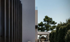 Large 4 bedroom house with swimming pool for sale in Moni