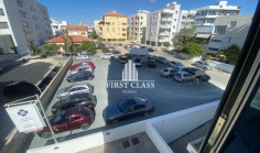Office 150 m2 to rent in Acropolis