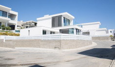 Beautiful 3 bed house with swimming pool for sale in Chloraka