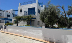 Spacious 3 bedrooms house with swimming pool for sale in Agia Triada