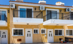 Spacious 2 bedroom maisonette with swimming pool for sale in Chloraka