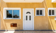 Spacious 2 bedroom maisonette with swimming pool for sale in Chloraka