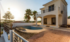 3 bedroom house with swimming pool for sale in Anarita