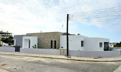 4 bedroom bungalow for sale in Emba