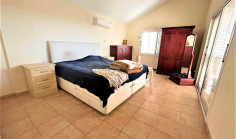 Spacious 4 bedroom house with swimming pool for sale in Agia Thekla