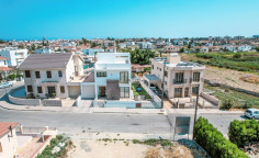 Spacious 3 bed apartment for sale in Livadia
