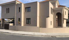 Luxury 4 beds house with swimming pool for sale in Agios Tychonas
