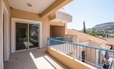 Large 3 bedroom apartment with swimming pool for sale in Pissouri
