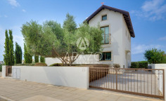 3 bedrooms furnished villa with swimming pool for sale in Agia Thekla