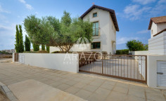 3 bedrooms furnished villa with swimming pool for sale in Agia Thekla