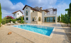 3 bedrooms furnished villa with swimming pool for sale in Agia Thekla