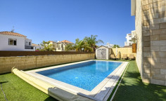 3 bedroom furnished villa with swimming pool for sale in Agia Thekla