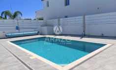 3 bedroom furnished villa with swimming pool for sale in Livadia