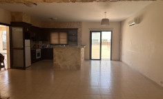 For sale: 3 bedroom spacious house in Pyla with swimming pool 