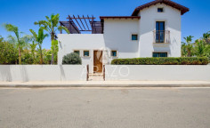 Large 3 bedroom furnished villa with swimming pool for sale in Agia Thekla