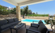 Three bedroom Pegeia villa with private pool 