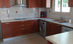 Spacious detached house in peaceful Agios Athanasios 